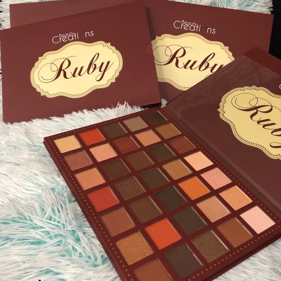 Makeup - Picture 1 of 1